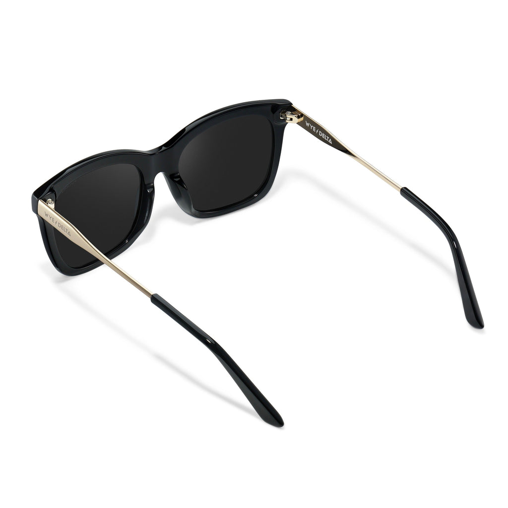 Elara Black
