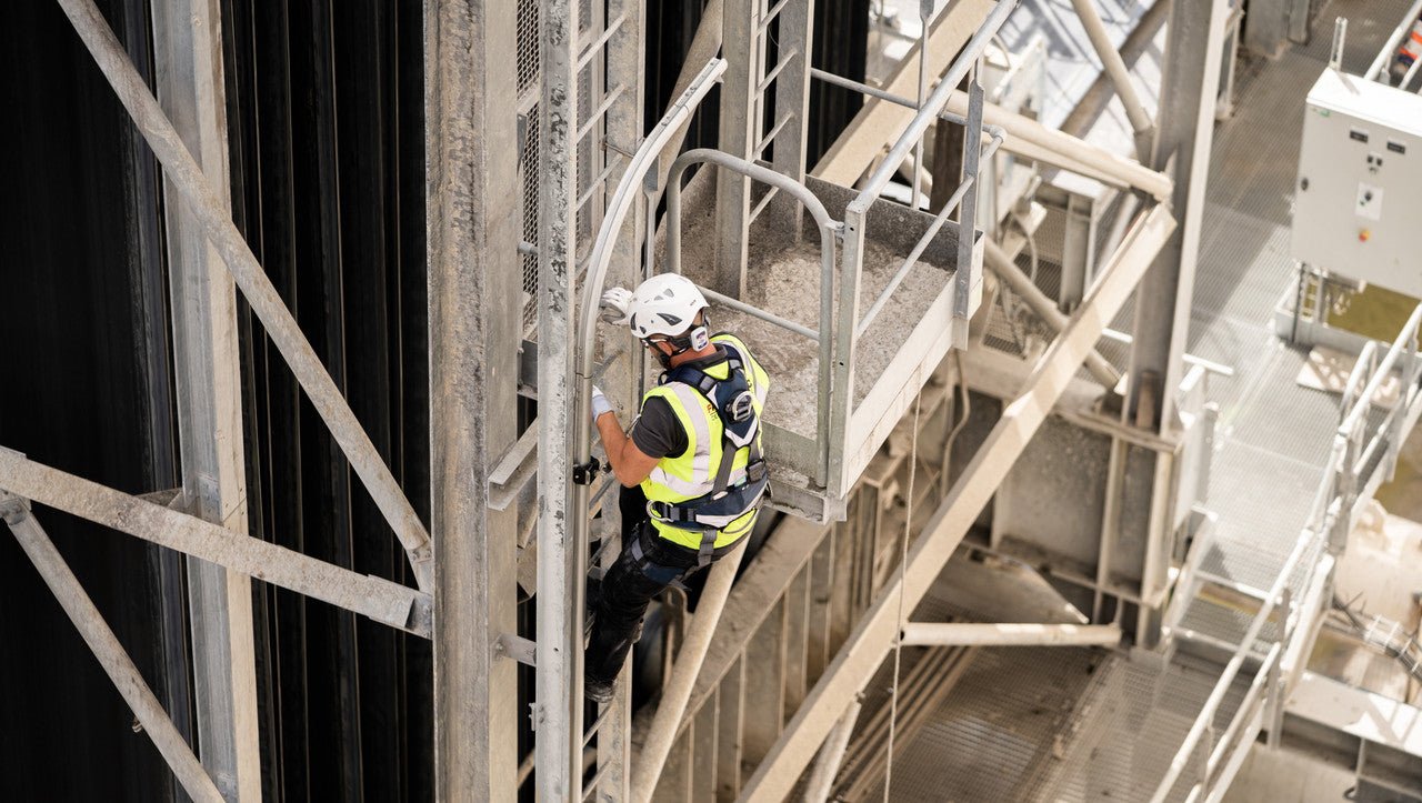 Frontline VLRS Securail Pro Vertical Lifeline System 20' - Lined Out Frontline VLRS Securail Pro Vertical Lifeline System 20'Work Safety Harnesses