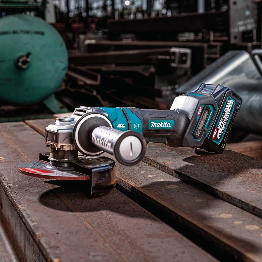 Makita GAG14M1 40V max XGT® Brushless Cordless 4‑1/2” / 6" Paddle Switch Angle Grinder Kit, with Electric Brake (4.0Ah) - Lined Out Makita GAG14M1 40V max XGT® Brushless Cordless 4‑1/2” / 6" Paddle Switch Angle Grinder Kit, with Electric Brake (4.0Ah)Grinders