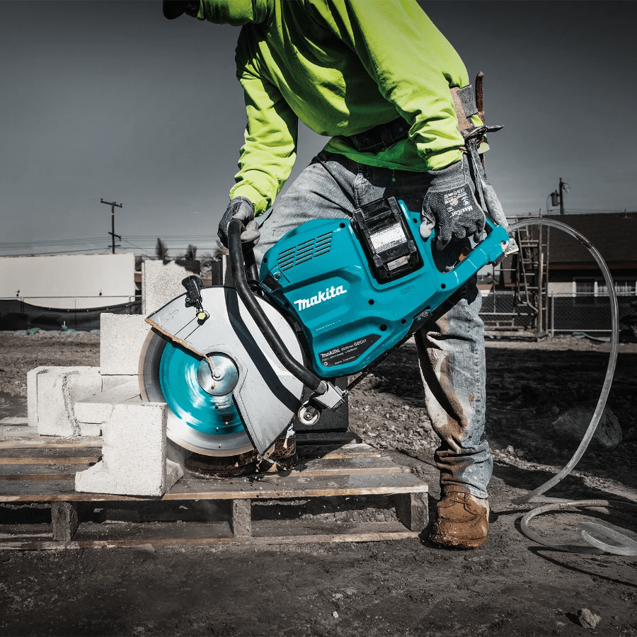 Makita GEC01PL4 80V max (40V max X2) XGT® Brushless 14" Power Cutter Kit with 4 Batteries, AFT®, Electric Brake (8.0Ah) - Lined Out Makita GEC01PL4 80V max (40V max X2) XGT® Brushless 14" Power Cutter Kit with 4 Batteries, AFT®, Electric Brake (8.0Ah)Cut - Off Saws
