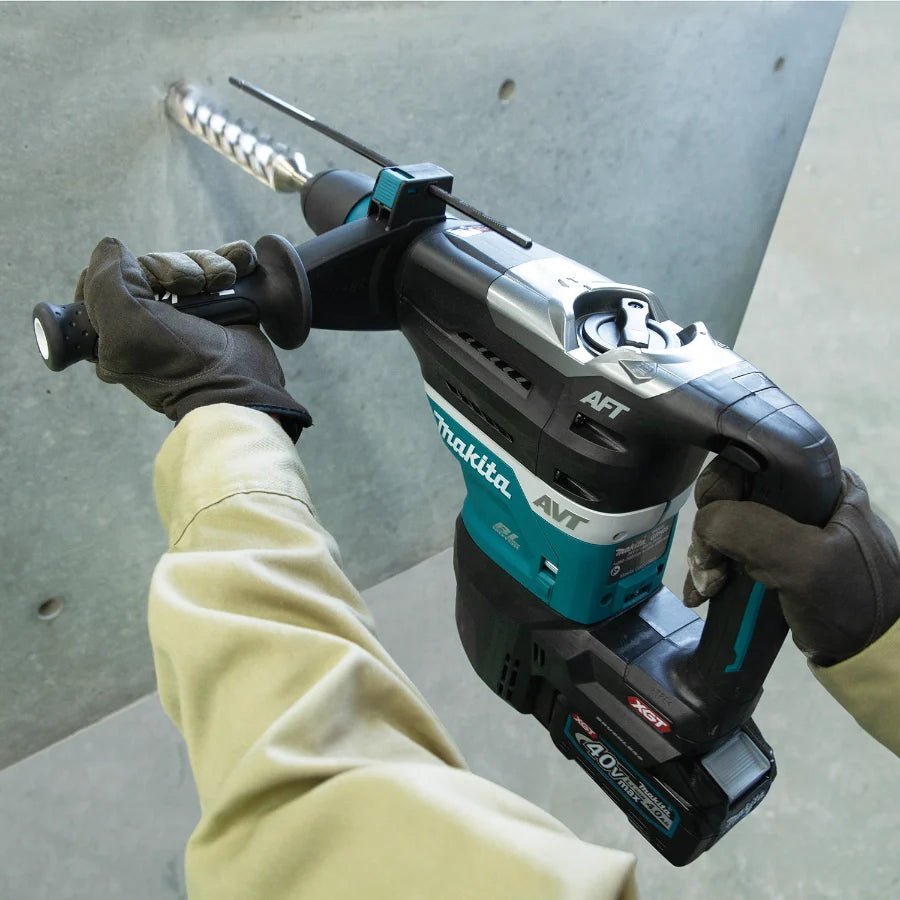 Makita GRH05M1 40V max XGT® Brushless 1‑9/16" SDS‑MAX AVT® Rotary Hammer Kit, AFT®, AWS® Capable (4.0Ah) - Lined Out Makita GRH05M1 40V max XGT® Brushless 1‑9/16" SDS‑MAX AVT® Rotary Hammer Kit, AFT®, AWS® Capable (4.0Ah)Handheld Power Drills