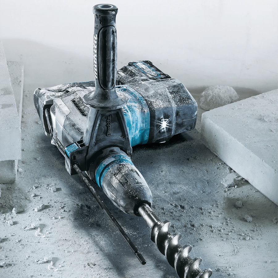 Makita GRH05M1 40V max XGT® Brushless 1‑9/16" SDS‑MAX AVT® Rotary Hammer Kit, AFT®, AWS® Capable (4.0Ah) - Lined Out Makita GRH05M1 40V max XGT® Brushless 1‑9/16" SDS‑MAX AVT® Rotary Hammer Kit, AFT®, AWS® Capable (4.0Ah)Handheld Power Drills