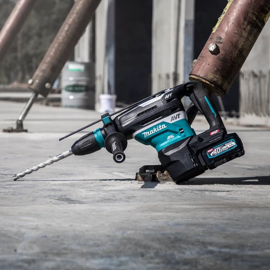 Makita GRH05M1 40V max XGT® Brushless 1‑9/16" SDS‑MAX AVT® Rotary Hammer Kit, AFT®, AWS® Capable (4.0Ah) - Lined Out Makita GRH05M1 40V max XGT® Brushless 1‑9/16" SDS‑MAX AVT® Rotary Hammer Kit, AFT®, AWS® Capable (4.0Ah)Handheld Power Drills