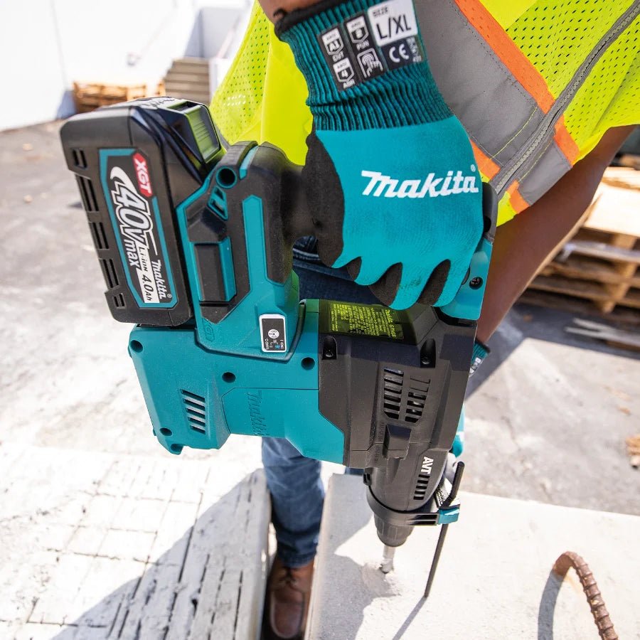 Makita GRH08M1 40V max XGT® Brushless Cordless 1‑3/16" SDS‑PLUS AVT® Rotary Hammer Kit, AFT®, AWS® Capable (4.0Ah) - Lined Out Makita GRH08M1 40V max XGT® Brushless Cordless 1‑3/16" SDS‑PLUS AVT® Rotary Hammer Kit, AFT®, AWS® Capable (4.0Ah)Handheld Power Drills