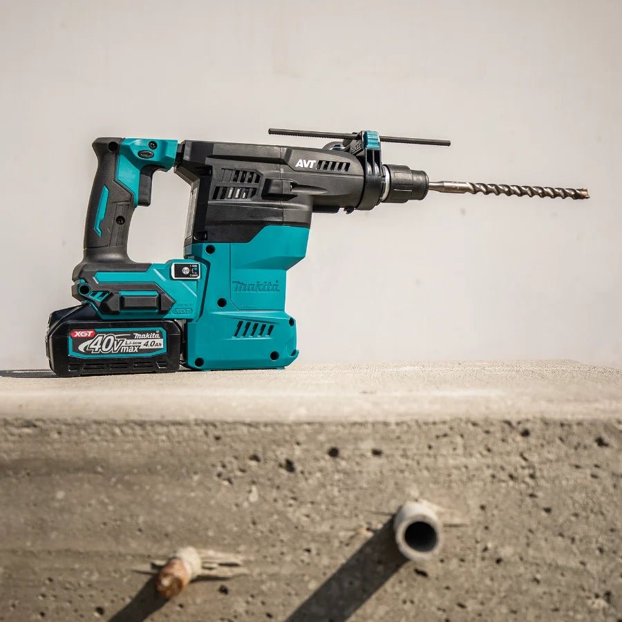 Makita GRH08M1 40V max XGT® Brushless Cordless 1‑3/16" SDS‑PLUS AVT® Rotary Hammer Kit, AFT®, AWS® Capable (4.0Ah) - Lined Out Makita GRH08M1 40V max XGT® Brushless Cordless 1‑3/16" SDS‑PLUS AVT® Rotary Hammer Kit, AFT®, AWS® Capable (4.0Ah)Handheld Power Drills