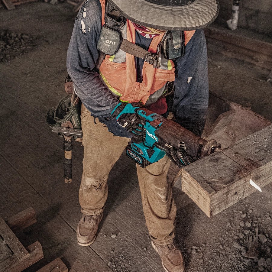 Makita GRJ02M1 40V max XGT® Brushless Cordless AVT® Orbital Recipro Saw Kit (4.0Ah) - Lined Out Makita GRJ02M1 40V max XGT® Brushless Cordless AVT® Orbital Recipro Saw Kit (4.0Ah)Reciprocating Saws