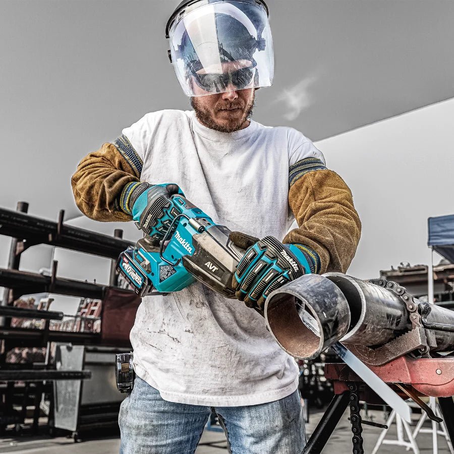 Makita GRJ02M1 40V max XGT® Brushless Cordless AVT® Orbital Recipro Saw Kit (4.0Ah) - Lined Out Makita GRJ02M1 40V max XGT® Brushless Cordless AVT® Orbital Recipro Saw Kit (4.0Ah)Reciprocating Saws