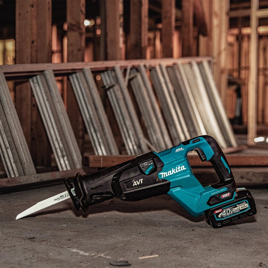 Makita GRJ02M1 40V max XGT® Brushless Cordless AVT® Orbital Recipro Saw Kit (4.0Ah) - Lined Out Makita GRJ02M1 40V max XGT® Brushless Cordless AVT® Orbital Recipro Saw Kit (4.0Ah)Reciprocating Saws