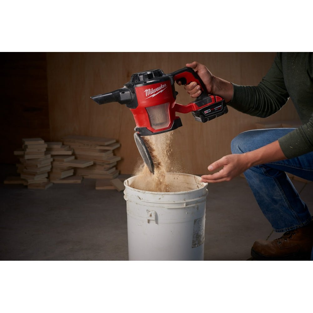 Milwaukee 0882 - 20 M18™ Compact Vacuum - Lined Out Milwaukee 0882 - 20 M18™ Compact VacuumVacuums