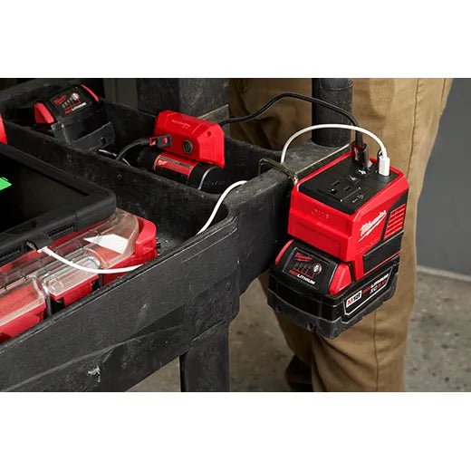 Milwaukee 2846 - 20 M18™ TOP - OFF™ 175W Power Supply - Lined Out Milwaukee 2846 - 20 M18™ TOP - OFF™ 175W Power SupplyPower Tool Chargers