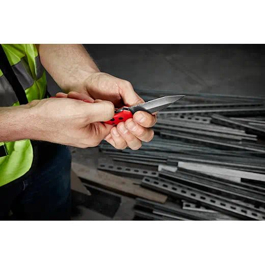 Milwaukee 48 - 22 - 1540 FASTBACK™ 5in1 Folding Knife - Lined Out Milwaukee 48 - 22 - 1540 FASTBACK™ 5in1 Folding KnifeTool Knives